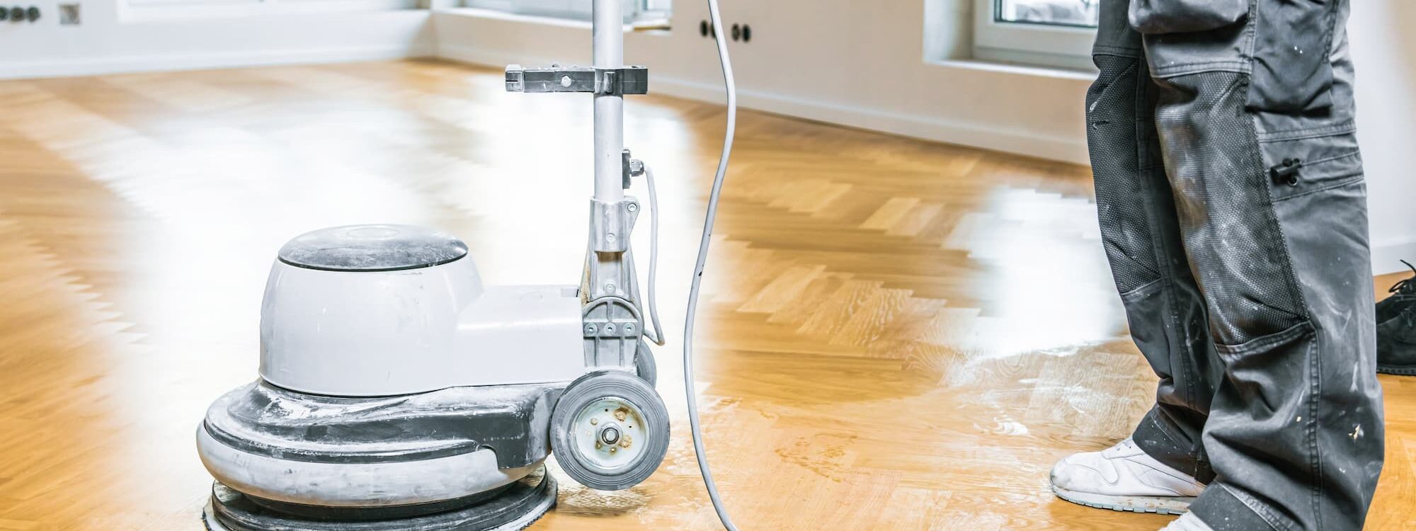 ADOBESTOCK_252140348 2000X750 | Solesca Quelles sont les étapes clés pour vitrifier un parquet dans les règles de l’art ? Wittenheim