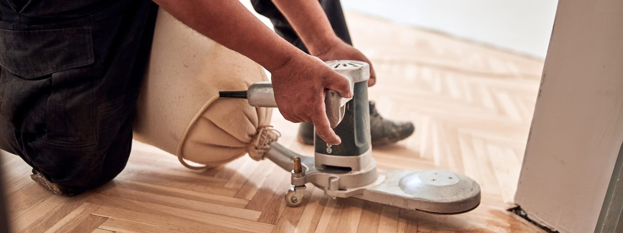 RENOVATION_PARQUET 2000X750 | Solesca Peut-on mélanger plusieurs techniques de rénovation sur un même parquet ? Sainte-Marie-aux-Mines